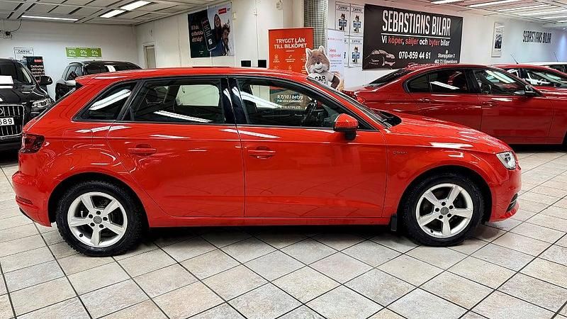 Begagnad Audi A3 Sportback g-tron Attraction 110 HK (80 kW) 2016 Röd Halvkombi