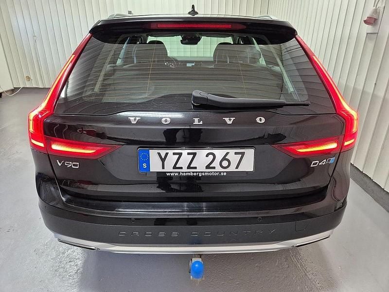 Begagnad Volvo V90 CC Momentum 200 HK (147 kW) 2017 Svart Kombi