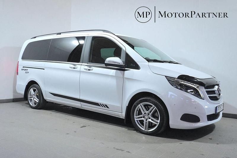 Vit Begagnad 2015 Mercedes V220 Minibuss | 269 900 kr (Marknadspris) - Bild 1/4