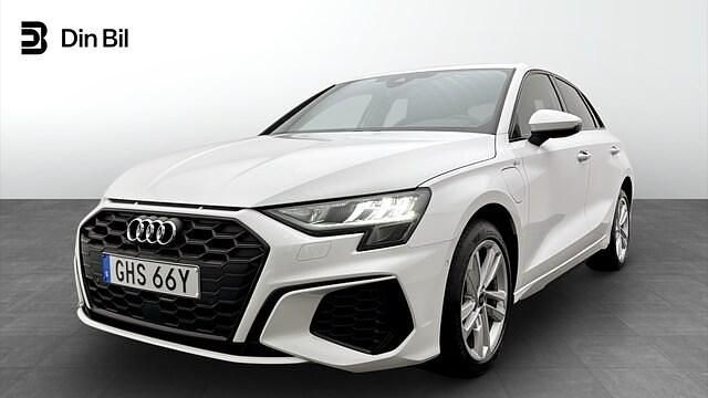 Ibisvit Begagnad 2023 Audi A3 Sportback e-tron S-Line Halvkombi | 379 000 kr (Dyr) - Bild 1/4
