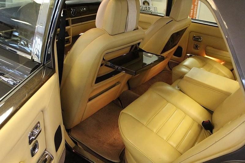 Mörkgrå Begagnad 1987 Bentley Eight Sedan | 242 000 kr - Bild 1/4