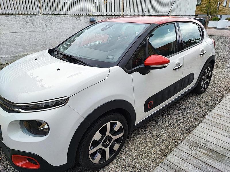 Vit Begagnad 2016 Citroën C3 PureTech Halvkombi | 78 000 kr (Marknadspris) - Bild 1/4