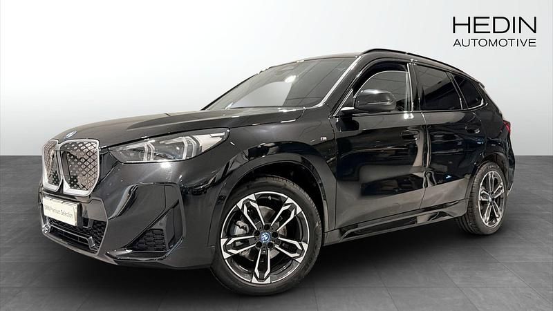 Begagnad BMW iX1 Comfort Edition 150 kW (204 HK) 2025 Vit (mineral white) SUV