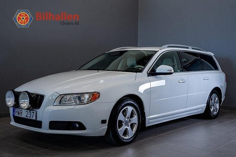 Vit Begagnad 2008 Volvo V70 Summum Kombi | 89 900 kr (Lite dyr) - Bild 1/4