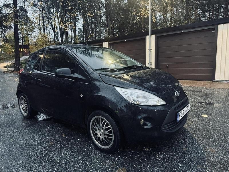Svart Begagnad 2010 Ford Ka Titanium Halvkombi | 14 000 kr (Superpris) - Bild 1/4