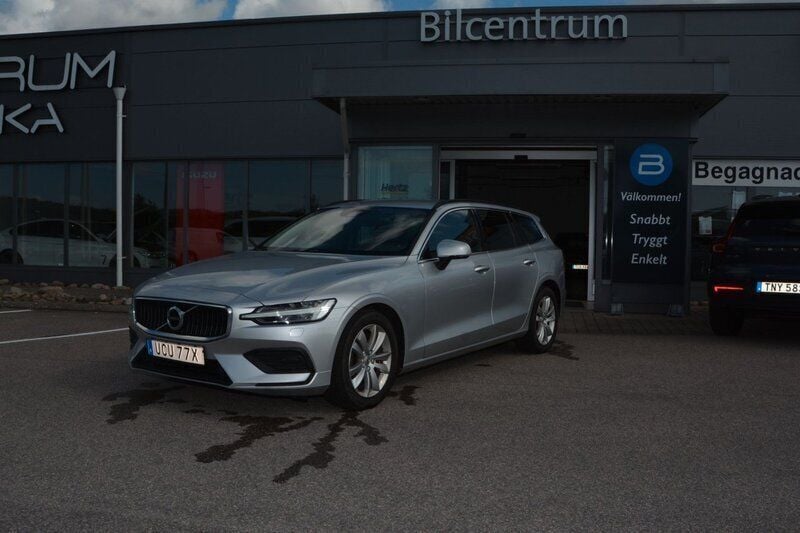 Grå Begagnad 2021 Volvo V60 Momentum Kombi | 294 900 kr (Marknadspris) - Bild 1/4