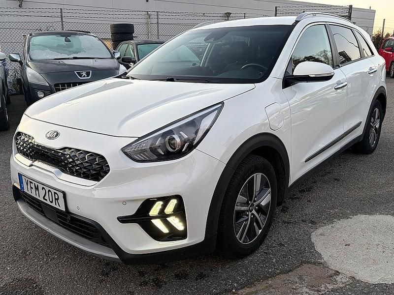 Vit Begagnad 2020 Kia Niro SUV | 169 875 kr (Marknadspris) - Bild 1/4