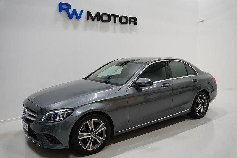 Grå Begagnad 2018 Mercedes C200 Avantgarde Sedan | 214 900 kr (Superpris) - Bild 1/4