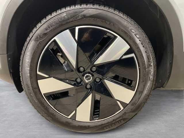 Begagnad Volvo XC40 Core 188 kW (256 HK) 2024 Grå SUV