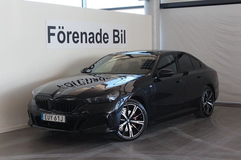 Svart Begagnad 2025 BMW 530e M Sport Sedan | 739 000 kr (Marknadspris) - Bild 1/4