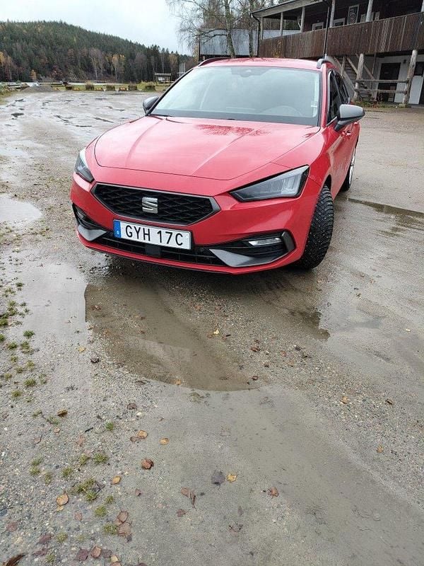Röd Begagnad 2021 Seat Leon ST Kombi | 209 000 kr (Marknadspris) - Bild 1/4