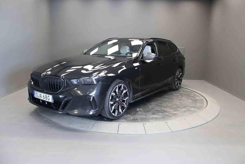 Svart Begagnad 2025 BMW 520 Kombi | 679 000 kr - Bild 1/1