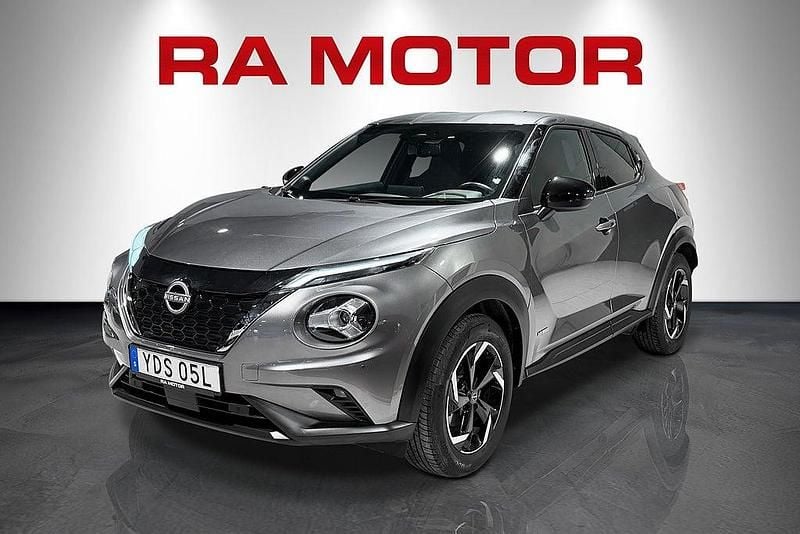 Grå Begagnad 2023 Nissan Juke SUV | 229 900 kr (Marknadspris) - Bild 1/4