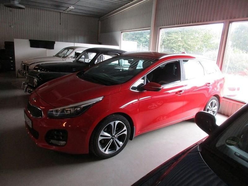 Röd Begagnad 2017 Kia Ceed Sportswagon GT-Line Kombi | 97 000 kr (Marknadspris) - Bild 1/2