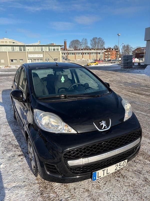 Begagnad Peugeot 107 68 HK (50 kW) 2011 Halvkombi