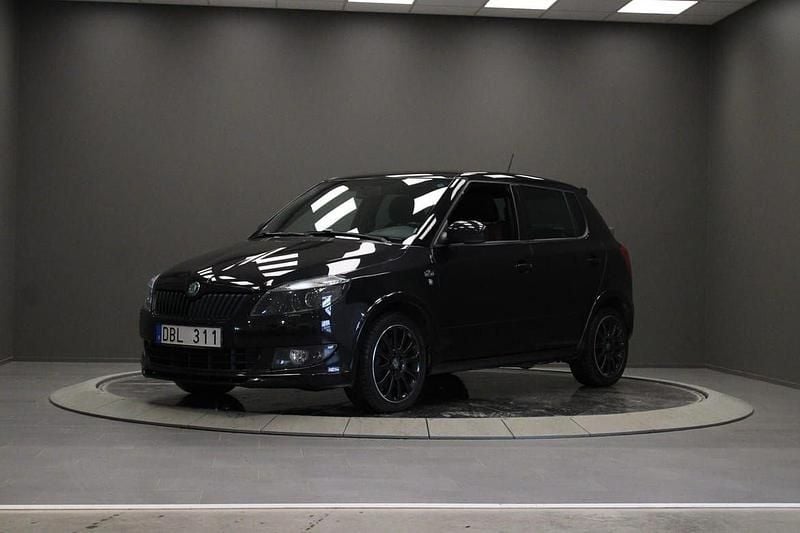 Svart Begagnad 2012 Skoda Fabia Monte Carlo Halvkombi | 79 000 kr (Lite dyr) - Bild 1/4