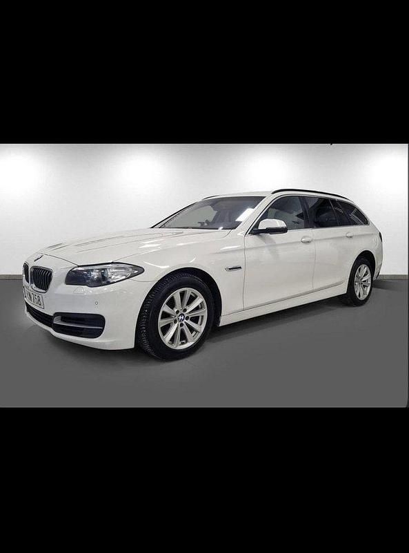 Vit Begagnad 2016 BMW 520 Kombi | 139 000 kr (Marknadspris) - Bild 1/4
