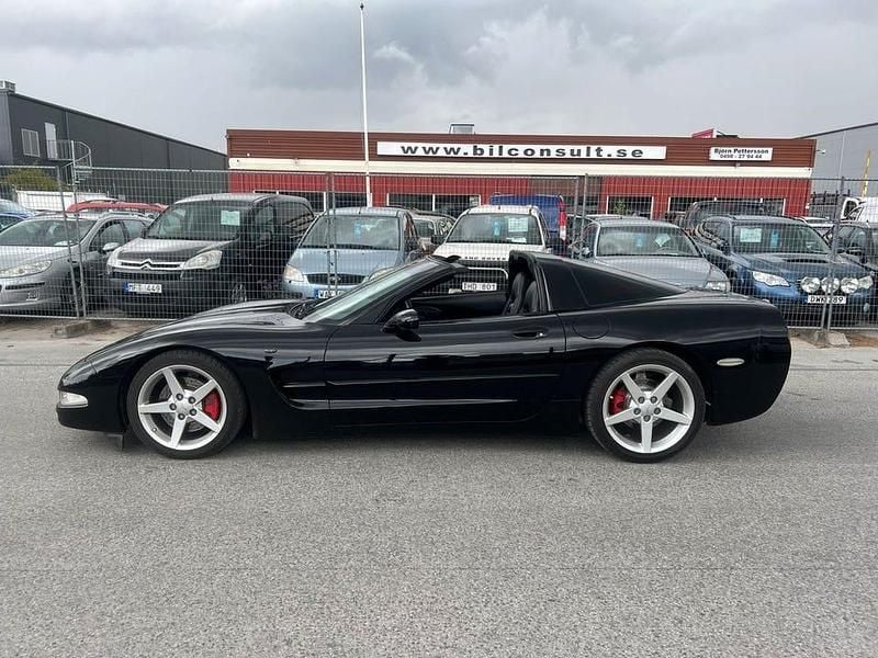 Begagnad Chevrolet Corvette 344 HK (253 kW) 2001 Svart Sportkupé