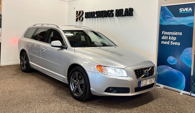 Ljusgrå Begagnad 2010 Volvo V70 Summum Kombi | 119 800 kr (Lite dyr) - Bild 1/4