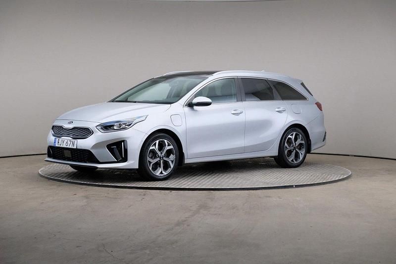 Grå (sparkling silver (metallic)) Begagnad 2021 Kia Ceed Sportswagon Advance Kombi | 215 000 kr (Bra pris) - Bild 1/4