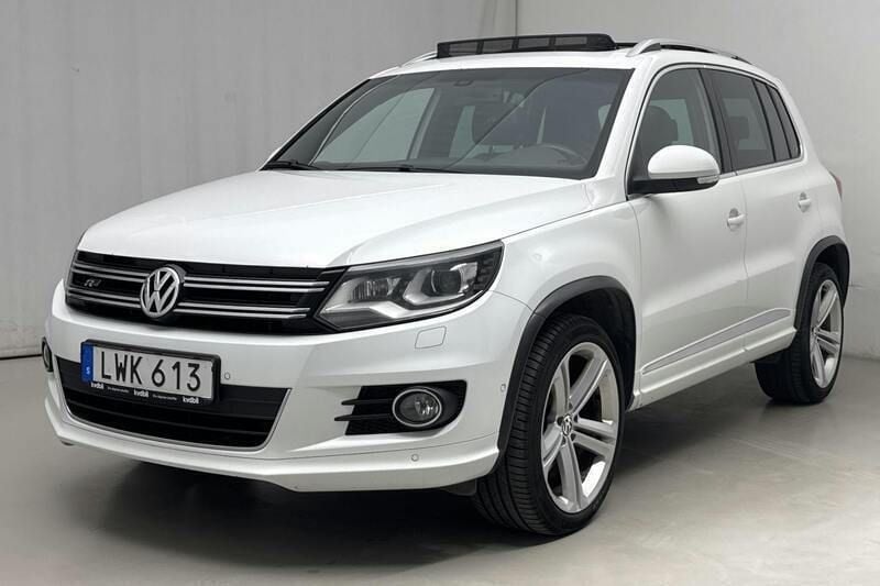 Vit Begagnad 2016 VW Tiguan R-line SUV | 99 000 kr (Superpris) - Bild 1/4