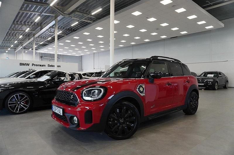 Röd (chiliröd) Begagnad 2021 Mini Countryman SUV | 284 900 kr (Bra pris) - Bild 1/4