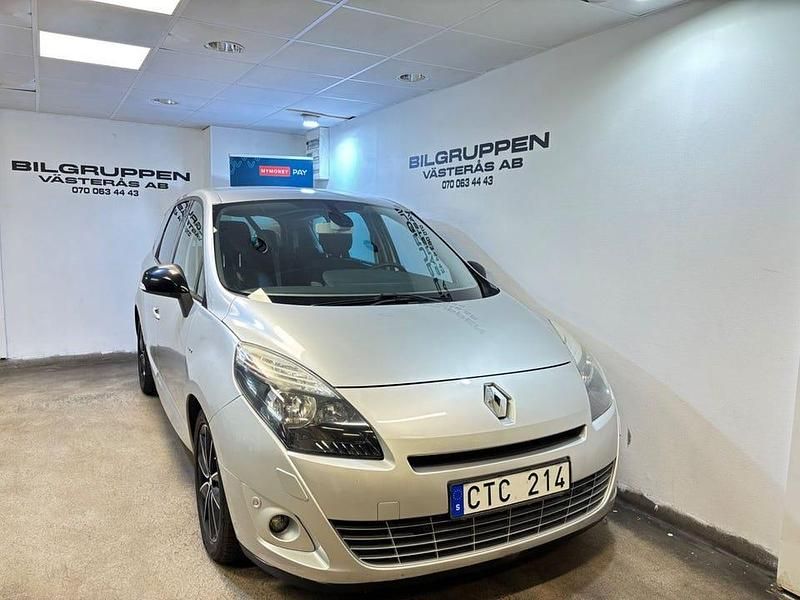 Begagnad Renault Grand Scénic 150 HK (110 kW) 2011 Silver Minibuss