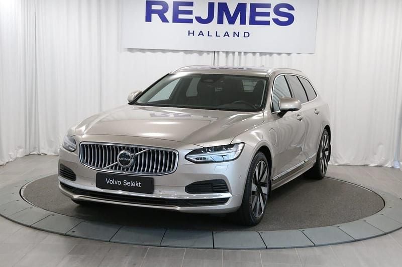 Ljusgrå (grå) Begagnad 2024 Volvo V90 Plus Kombi | 489 500 kr (Marknadspris) - Bild 1/4