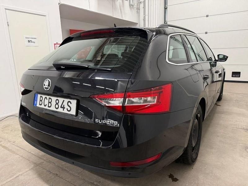 Begagnad Skoda Superb 150 HK (110 kW) 2019 Svart Kombi