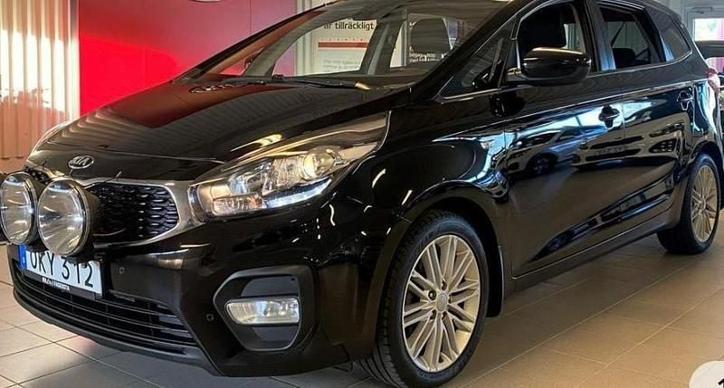 Svart Begagnad 2017 Kia Carens Minibuss | 110 000 kr (Marknadspris) - Bild 1/4