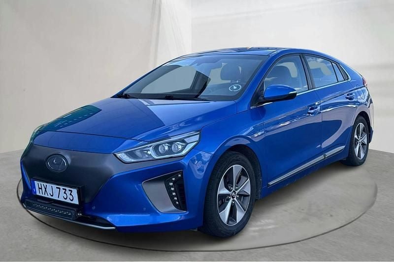Mörkblå Begagnad 2017 Hyundai Ioniq Premium Sedan | 109 500 kr (Bra pris) - Bild 1/4