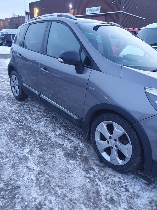 Begagnad Renault Scénic III XMOD 110 HK (80 kW) 2013