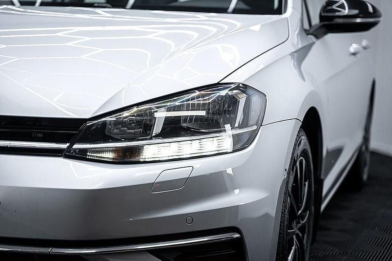 Begagnad VW Golf VII IQ Drive 116 HK (85 kW) 2019 Silver Halvkombi