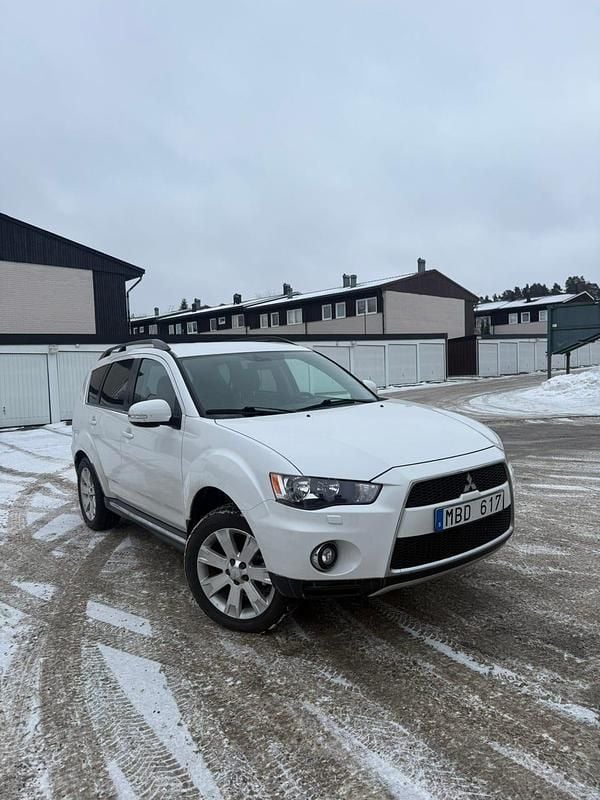 Begagnad Mitsubishi Outlander 170 HK (125 kW) 2011