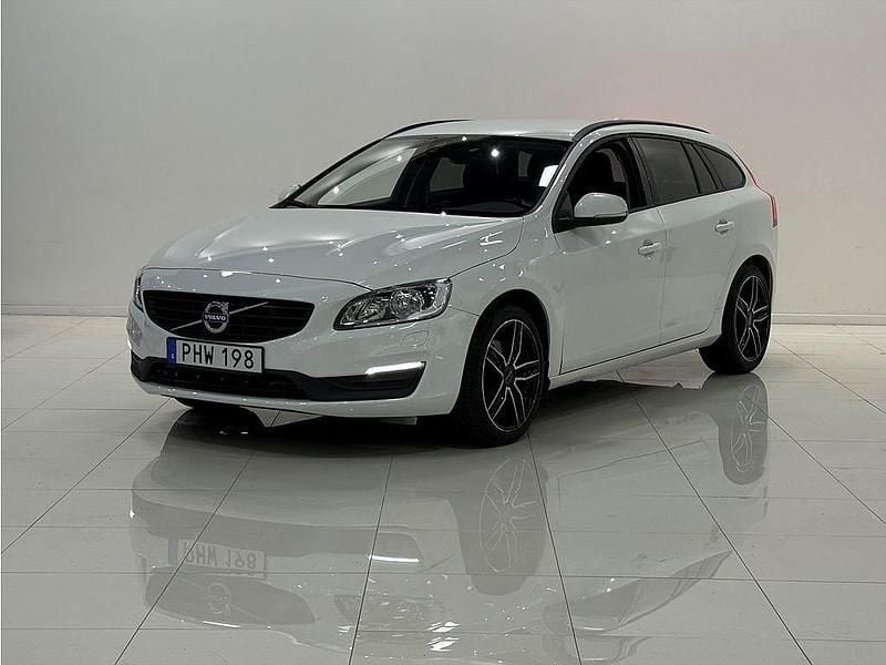 Vit Begagnad 2017 Volvo V60 Kombi | 159 900 kr (Bra pris) - Bild 1/4
