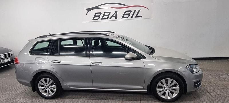 Silver Begagnad 2016 VW Golf VII Kombi | 129 000 kr (Lite dyr) - Bild 1/4