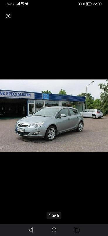 Grå Begagnad 2010 Opel Astra Enjoy Halvkombi | 52 000 kr (Marknadspris) - Bild 1/4