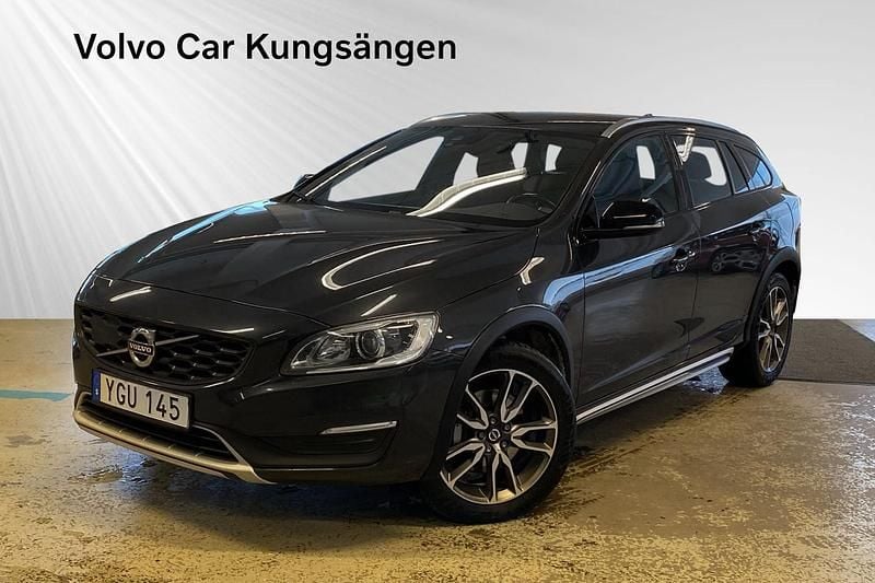 Begagnad Volvo V60 CC Summum 192 HK (141 kW) 2016 Grå Kombi