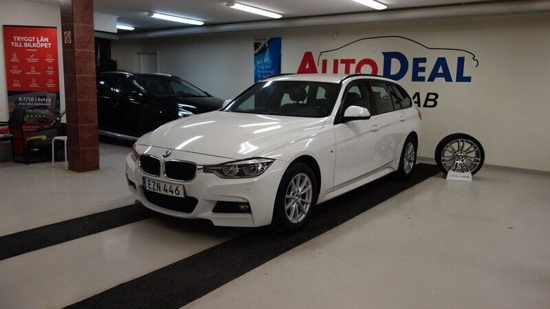 Vit Begagnad 2018 BMW 320 M Sport Kombi | 209 900 kr (Bra pris) - Bild 1/4