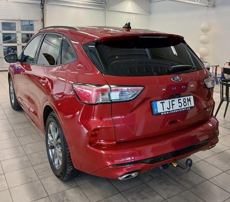 Begagnad Ford Kuga ST-Line X 152 HK (111 kW) 2020 Lucid red met SUV