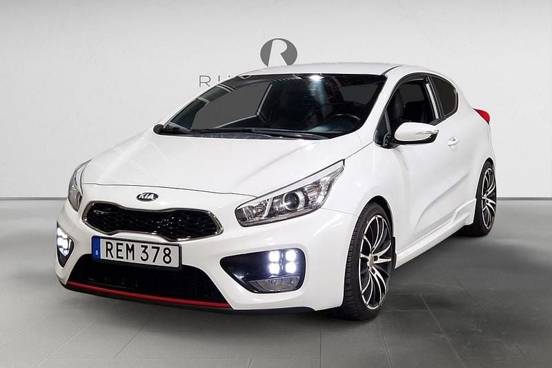 Vit Begagnad 2013 Kia ProCeed GT 2 Halvkombi | 114 900 kr - Bild 1/3