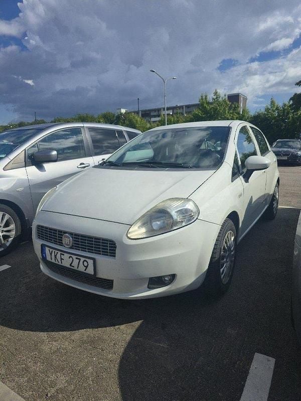 Vit Begagnad 2012 Fiat Punto Halvkombi | 15 000 kr - Bild 1/4