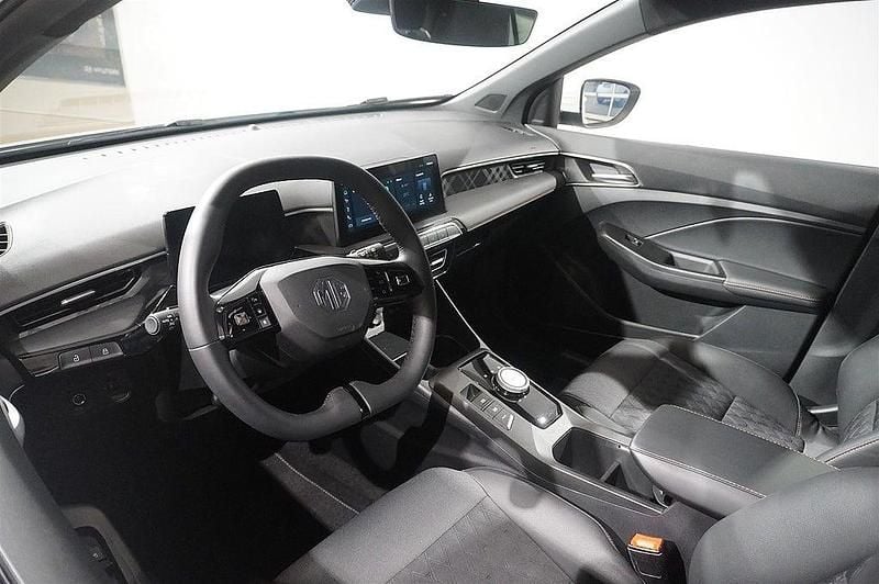 Begagnad MG MG3 102 HK (75 kW) 2024 Dover white Halvkombi