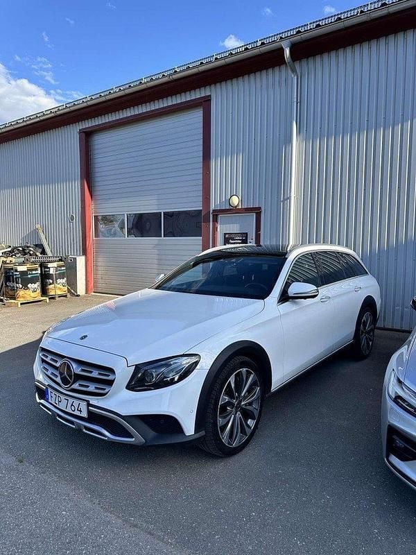 Vit Begagnad 2018 Mercedes E350 Avantgarde Kombi | 305 000 kr - Bild 1/4