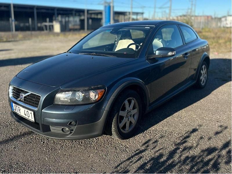 Blå Begagnad 2009 Volvo C30 Momentum Halvkombi | 35 000 kr (Marknadspris) - Bild 1/4
