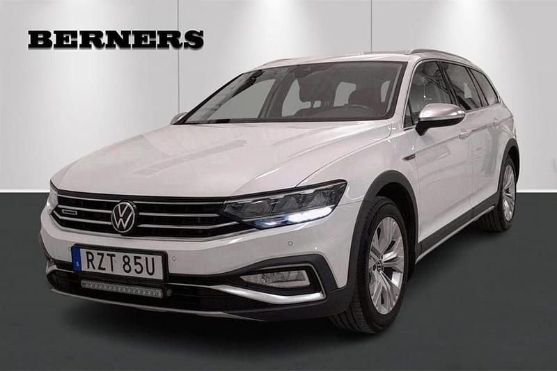 Vit Begagnad 2021 VW Passat Alltrack Kombi | 214 900 kr (Bra pris) - Bild 1/4