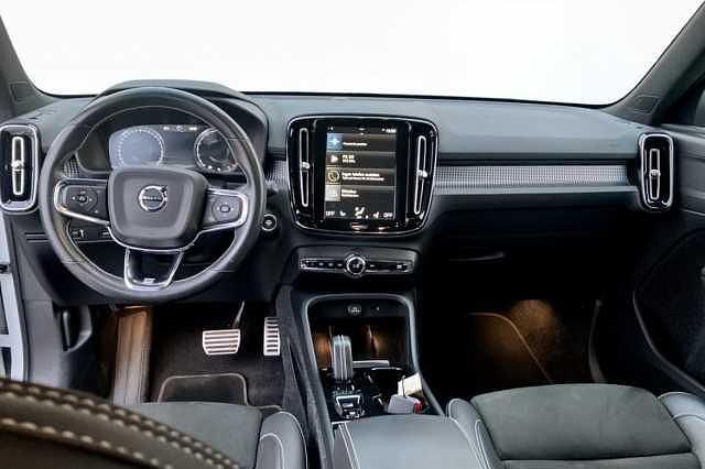 Begagnad Volvo XC40 R-Design 192 HK (141 kW) 2019 Vit SUV