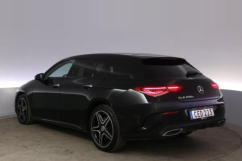 Begagnad Mercedes CLA250 Shooting Brake AMG 218 HK (160 kW) 2021 Svart Kombi