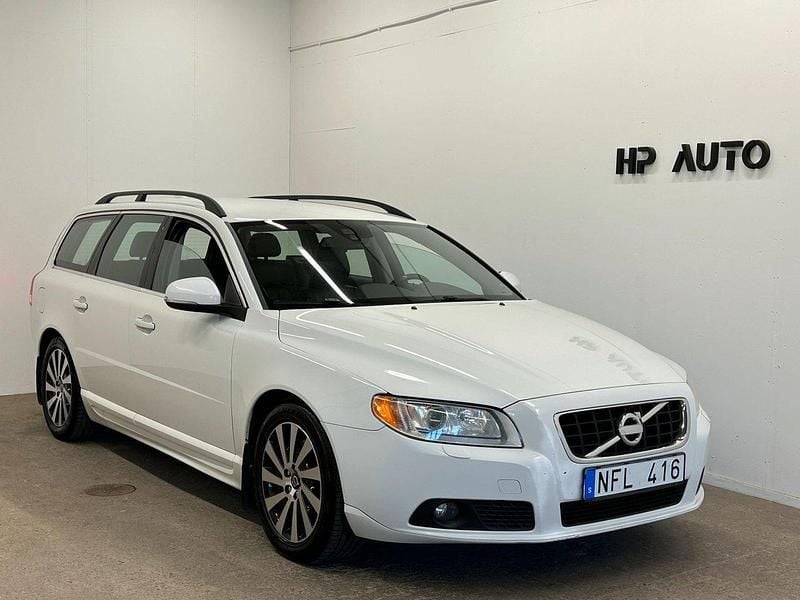 Vit Begagnad 2012 Volvo V70 Momentum Kombi | 109 900 kr (Marknadspris) - Bild 1/4