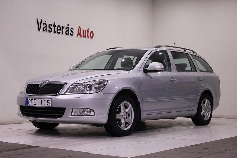 Begagnad Skoda Octavia Elegance 160 HK (117 kW) 2011 Silver Kombi